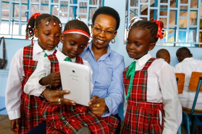 Image 1_Samsung East & Central Africa Head of Corporate Marketing Patricia King'ori with pupils during the handover of the refurbished library to Thika Primary School_28102014