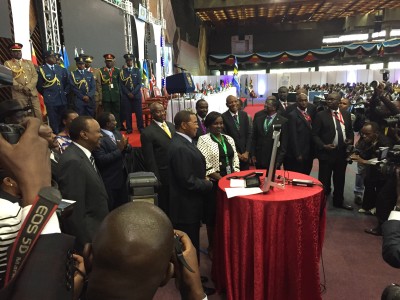 EAC Chairman, Jakaya Kikwete unveiling the video confrencing  facility at KICC