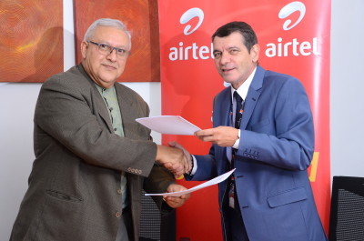 Sharad Sapara, Director of UNICEFâ€™s Innovation Centre and Christian de Faria, MD & CEO, Airtel Africa exchanging contracts.  