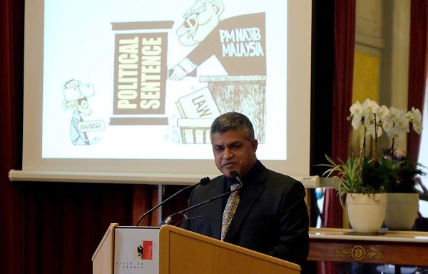 Zunar speaking at the event